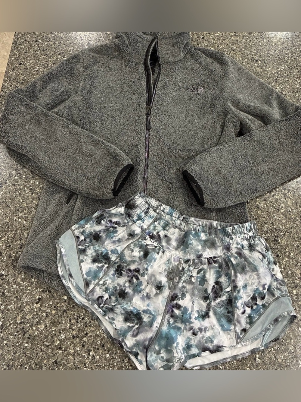 Womens LULULEMON/NORTH FACE Fleece Jacket & Athletic Shorts, sz 6